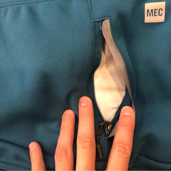 MEC mens XL running/cycling sweater - Picture 5 of 7